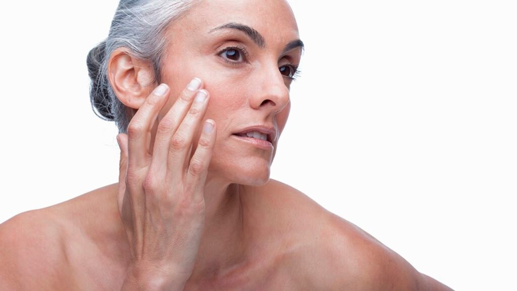 Bakuchiol vs. Retinol: The Battle for Ageless Skin