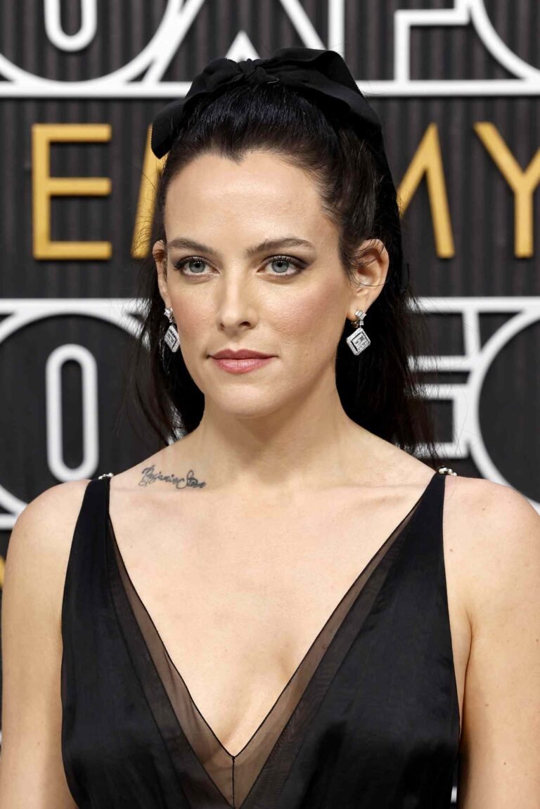 the-return-of-goth-glam-standout-makeup-looks-from-the-2024-emmys-1